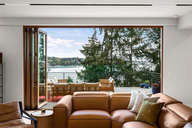 9818 SE 42nd Place, Mercer Island, WA 98040