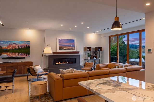 9818 SE 42nd Place, Mercer Island, WA 98040