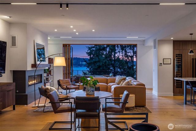 9818 SE 42nd Place, Mercer Island, WA 98040