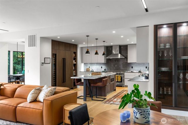 9818 SE 42nd Place, Mercer Island, WA 98040