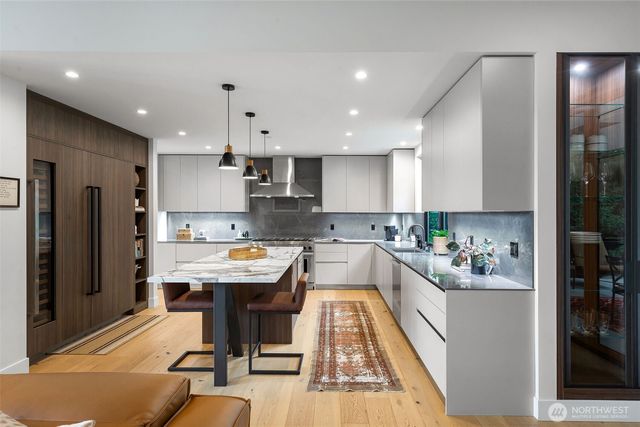 9818 SE 42nd Place, Mercer Island, WA 98040