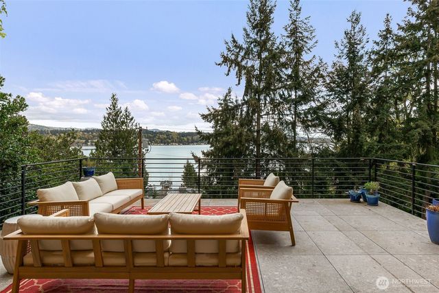 9818 SE 42nd Place, Mercer Island, WA 98040