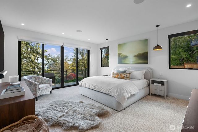 9818 SE 42nd Place, Mercer Island, WA 98040