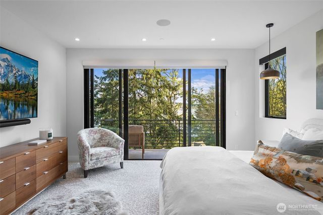 9818 SE 42nd Place, Mercer Island, WA 98040