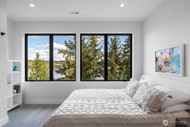 9818 SE 42nd Place, Mercer Island, WA 98040