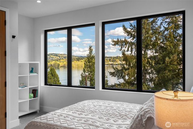 9818 SE 42nd Place, Mercer Island, WA 98040