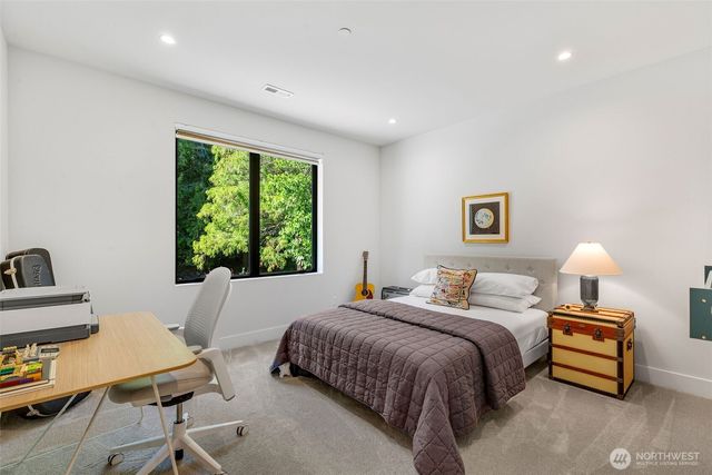 9818 SE 42nd Place, Mercer Island, WA 98040
