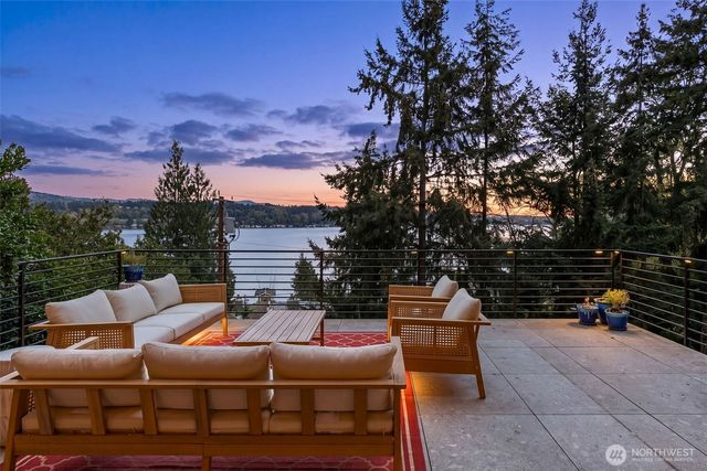 9818 SE 42nd Place, Mercer Island, WA 98040