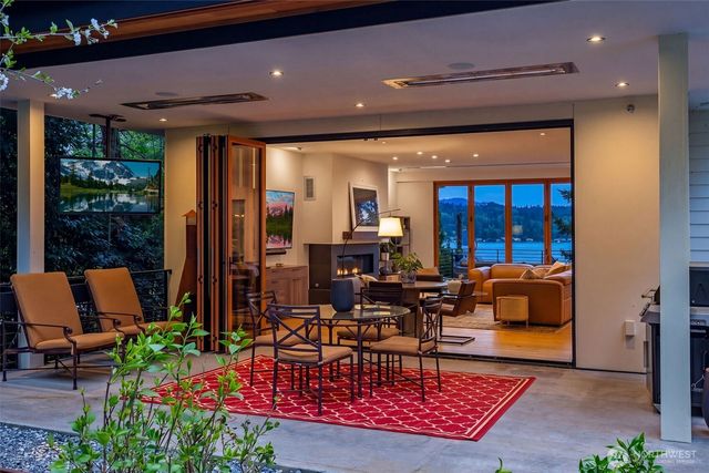 9818 SE 42nd Place, Mercer Island, WA 98040