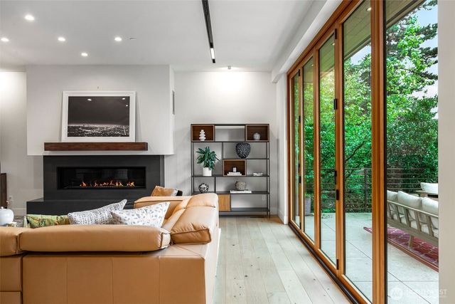 9818 SE 42nd Place, Mercer Island, WA 98040