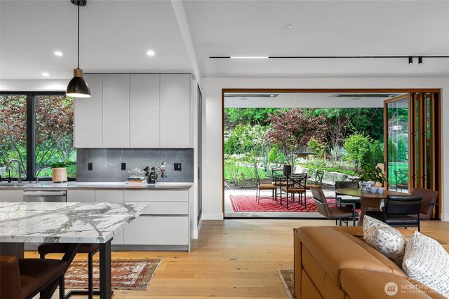 9818 SE 42nd Place, Mercer Island, WA 98040