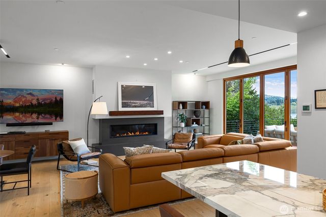 9818 SE 42nd Place, Mercer Island, WA 98040