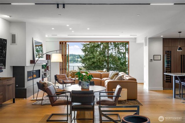 9818 SE 42nd Place, Mercer Island, WA 98040