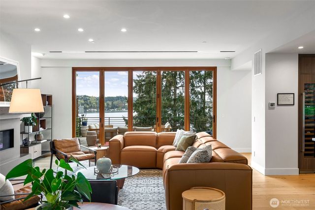 9818 SE 42nd Place, Mercer Island, WA 98040