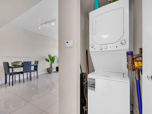 1861 NW S River Dr 1410, Miami, FL 33125