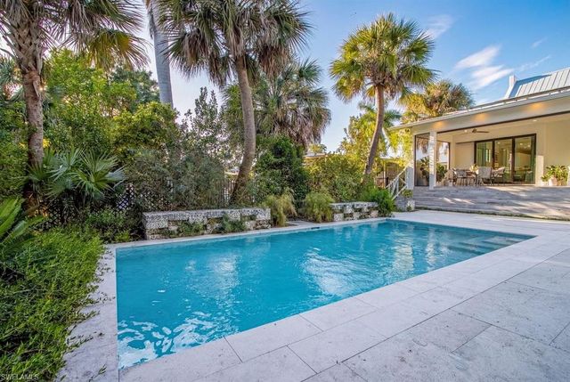 144 JEEPERS DR, Naples, FL 34112