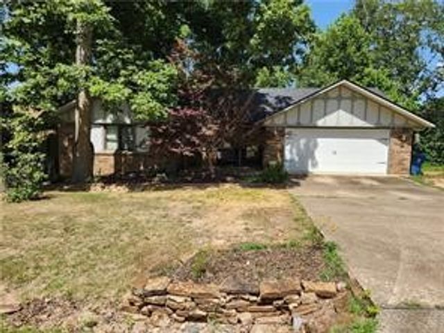 13 Kensington Drive, Bella Vista, AR 72715