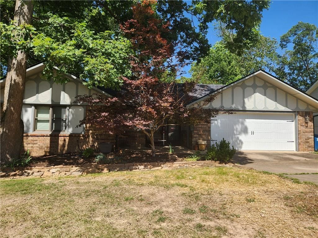 13 Kensington Drive, Bella Vista, AR 72715