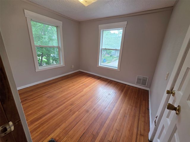 2732 College Avenue, Des Moines, IA 50311