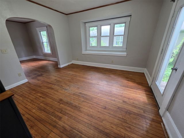 2732 College Avenue, Des Moines, IA 50311