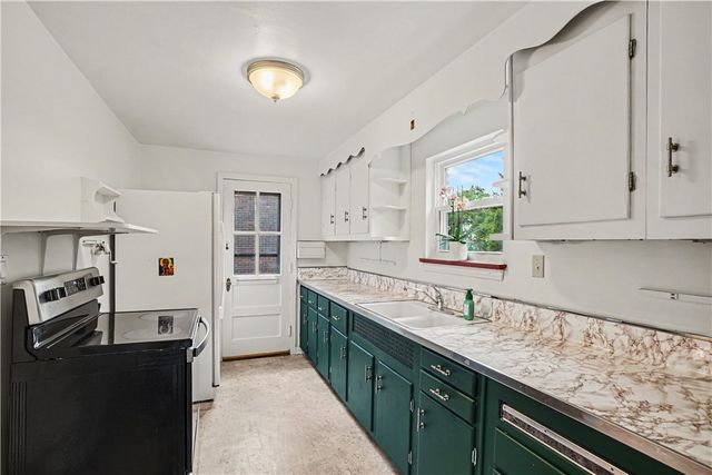 284 Barclay Ave, Forest Hills Boro, PA 15221