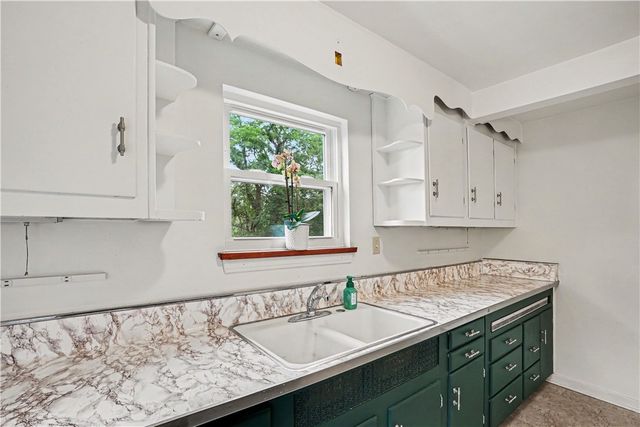 284 Barclay Ave, Forest Hills Boro, PA 15221