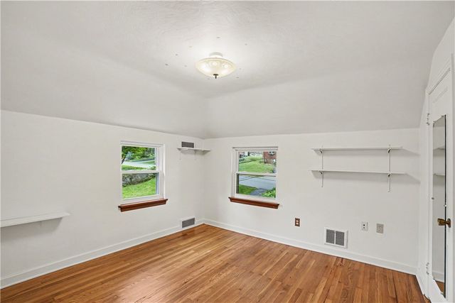 284 Barclay Ave, Forest Hills Boro, PA 15221