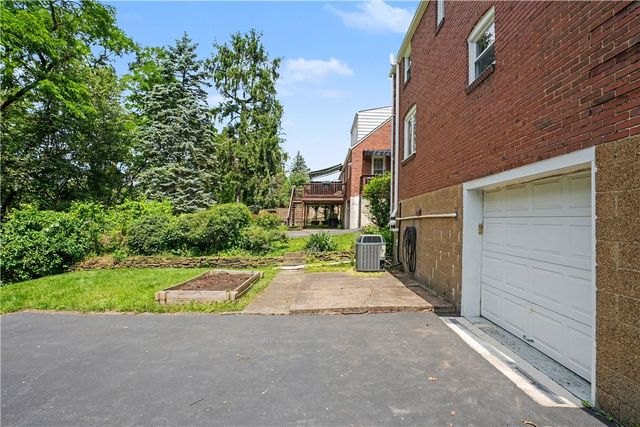 284 Barclay Ave, Forest Hills Boro, PA 15221
