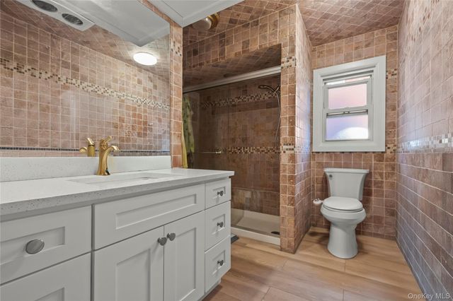 669 W fingerboard Road, Staten Island, NY 10305