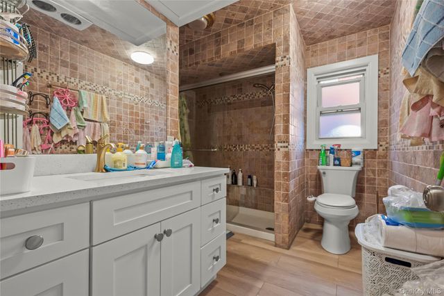 669 W fingerboard Road, Staten Island, NY 10305