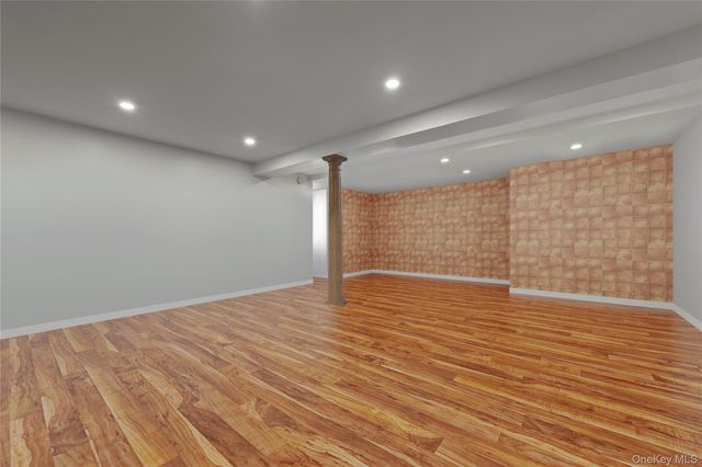 669 W fingerboard Road, Staten Island, NY 10305