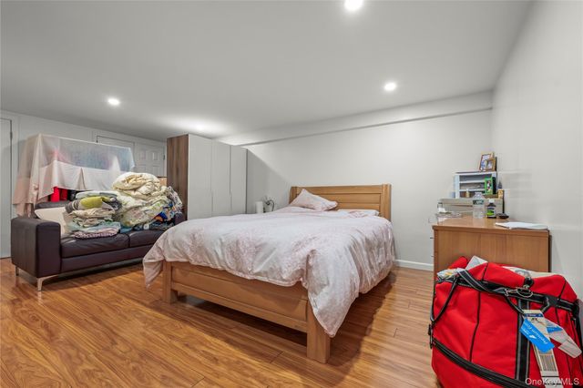 669 W fingerboard Road, Staten Island, NY 10305