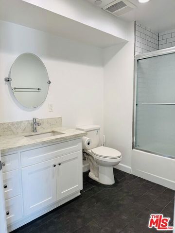 246 N Catalina Street 3, Los Angeles, CA 90004