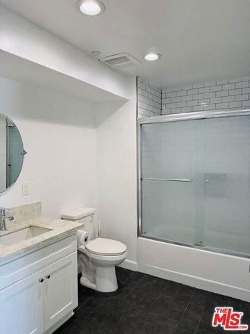 246 N Catalina Street 3, Los Angeles, CA 90004