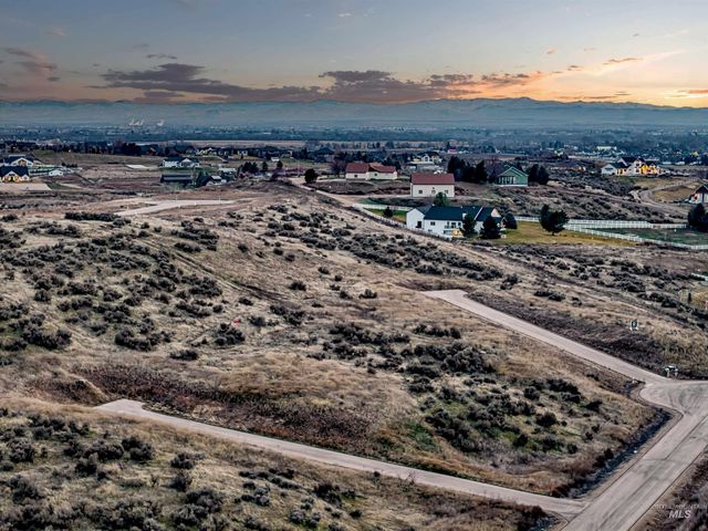 7167 Sidewinder Rd, Star, ID 83669