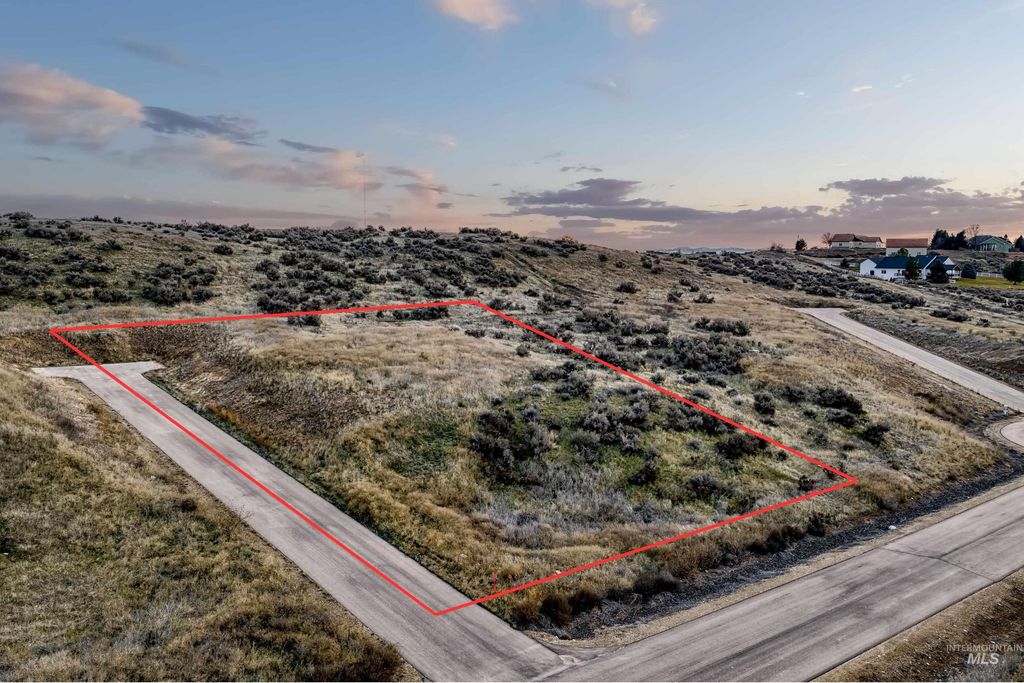 7167 Sidewinder Rd, Star, ID 83669