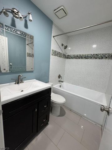 25 Bloomingdale Dr 4B, Hillsborough Twp., NJ 08844