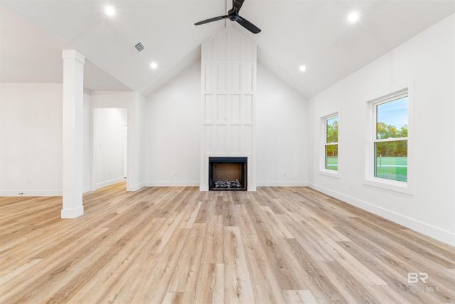 28310 Comstock Road, Elberta, AL 36530