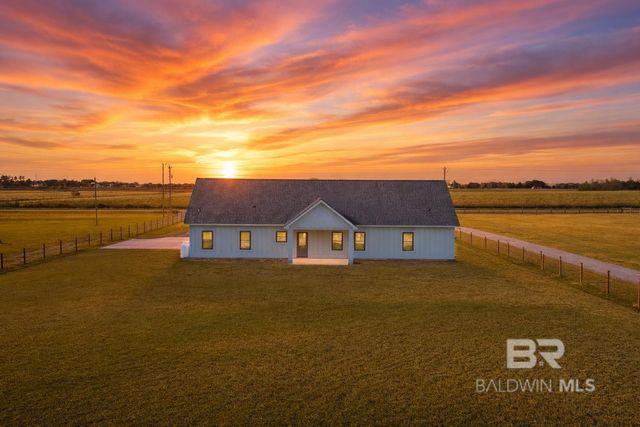 28310 Comstock Road, Elberta, AL 36530