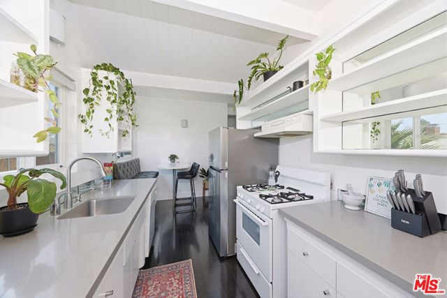 2325 Kansas Avenue 9, Santa Monica, CA 90404