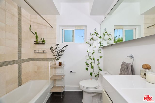 2325 Kansas Avenue 9, Santa Monica, CA 90404
