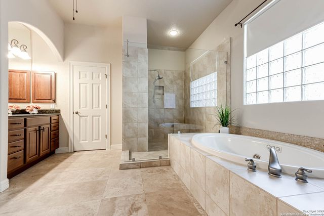 24511 Bogey, San Antonio, TX 78260