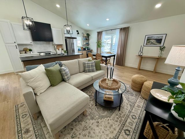 6103 Pickerington Road, Carroll, OH 43112