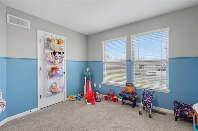 16699 Dana Lane, Leavenworth, KS 66048