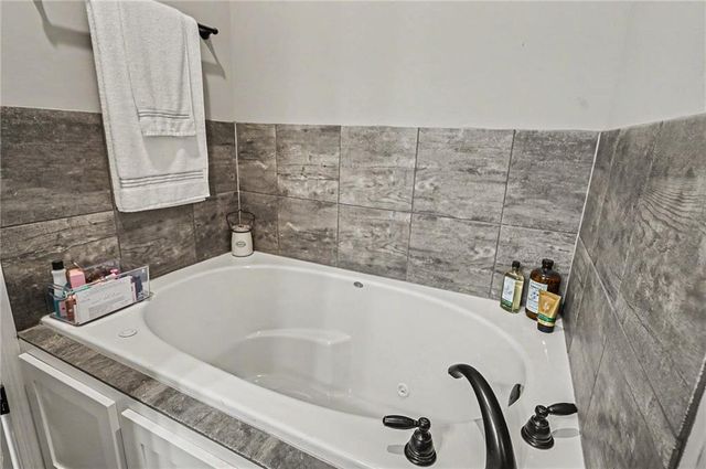 16699 Dana Lane, Leavenworth, KS 66048