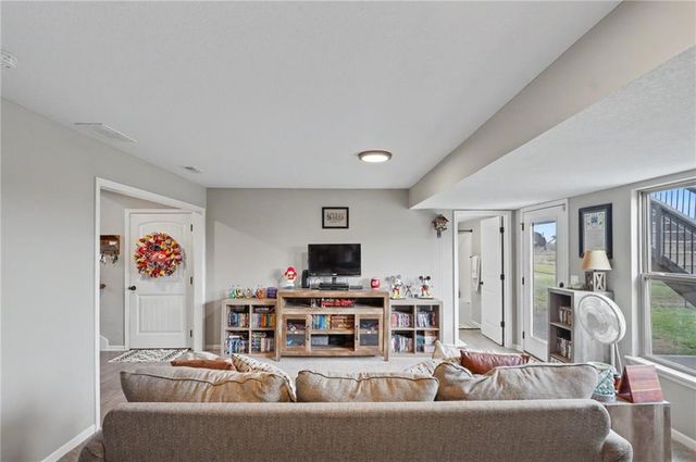 16699 Dana Lane, Leavenworth, KS 66048