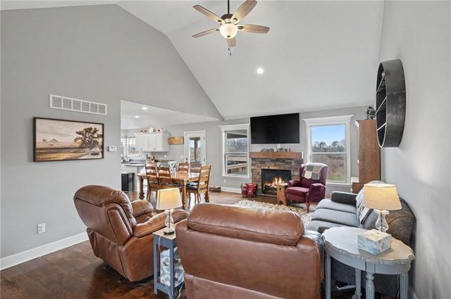 16699 Dana Lane, Leavenworth, KS 66048