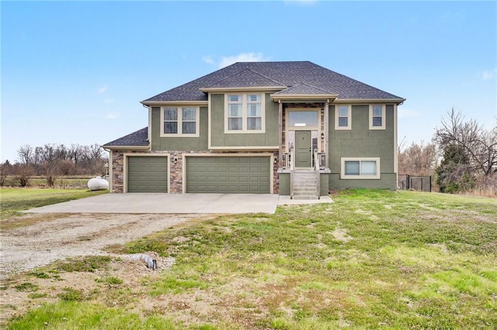 16699 Dana Lane, Leavenworth, KS 66048