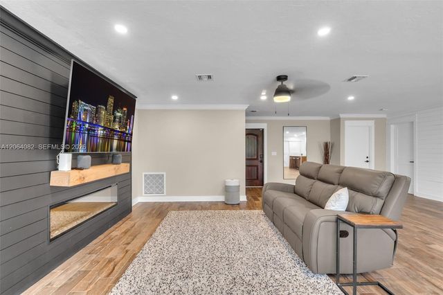 10661 NW 43rd Court, Coral Springs, FL 33065