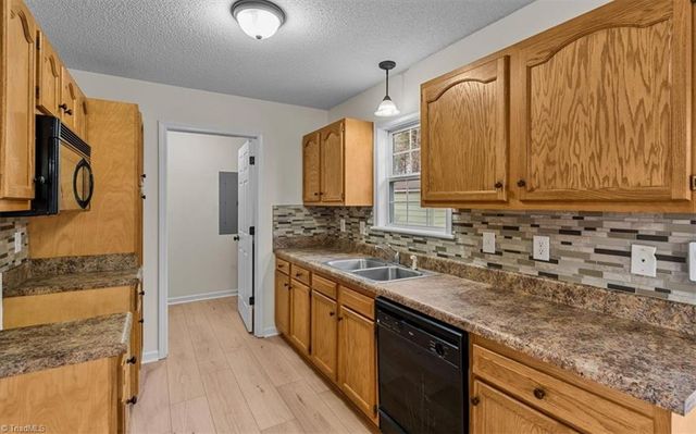 23 Thomasville High Drive, Thomasville, NC 27360